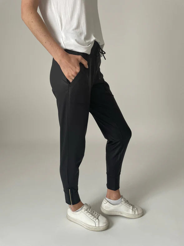 Headliner Coated Zip Jogger Black