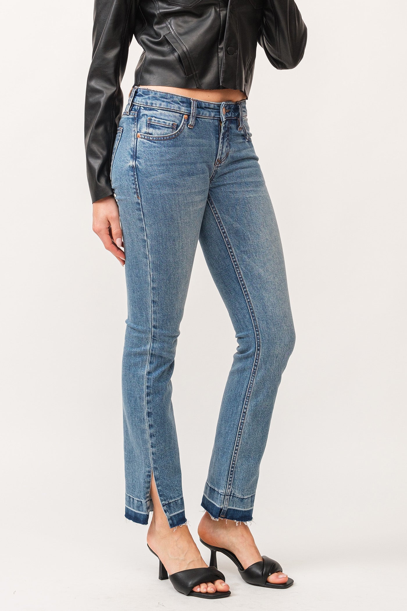 Playback Mid-Rise Slit Hem Slim Straight Jeans Depart