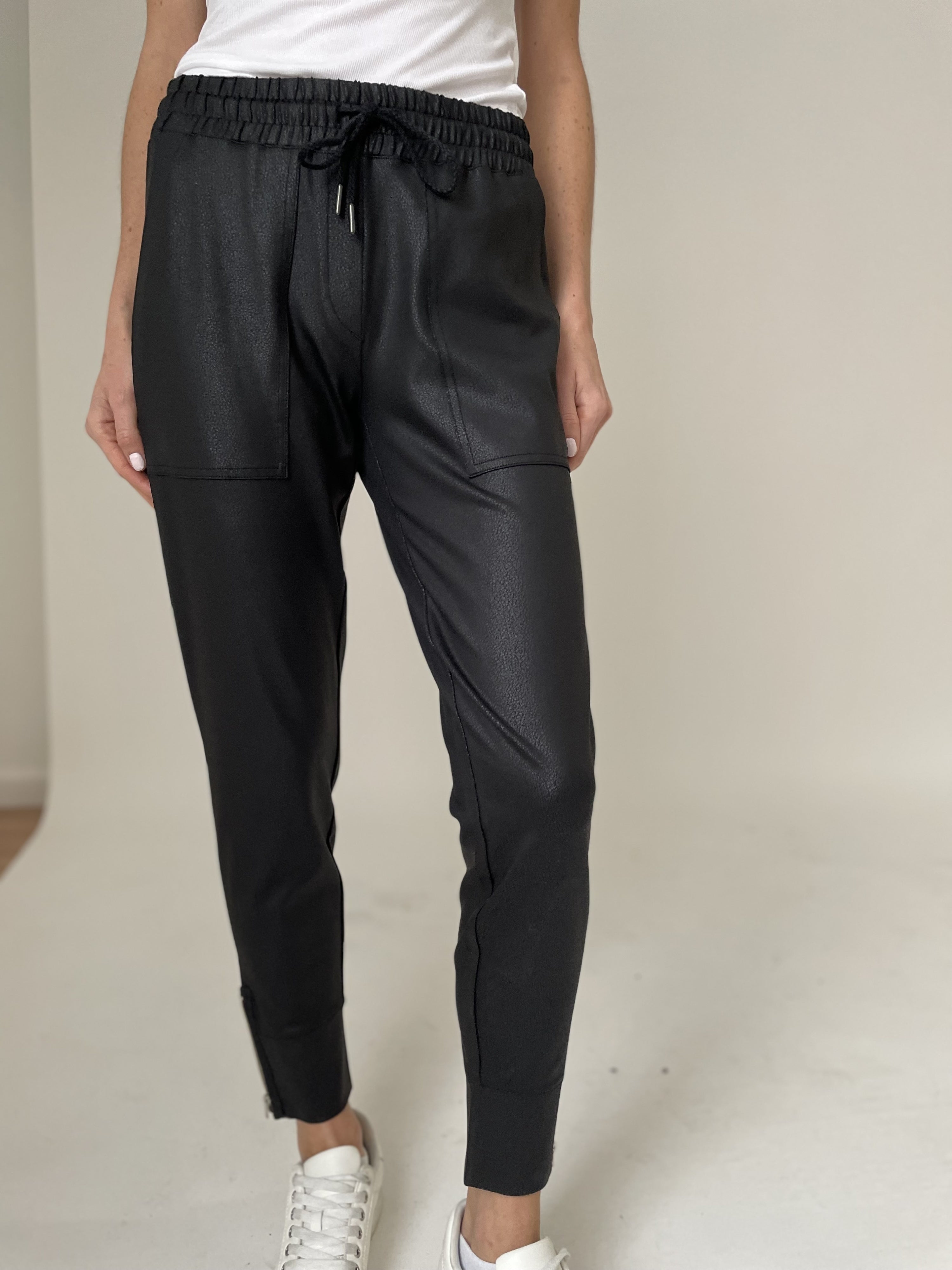 Headliner Coated Zip Jogger Black